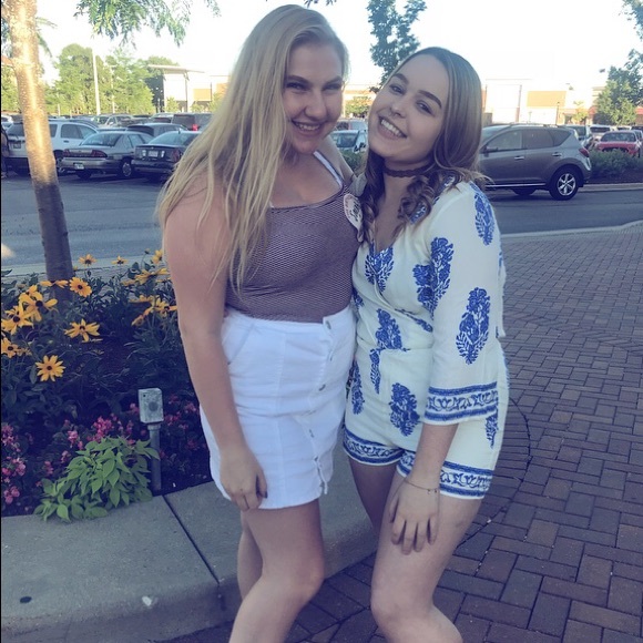 Meet your Posher, Olivia - Picture 2 of 3